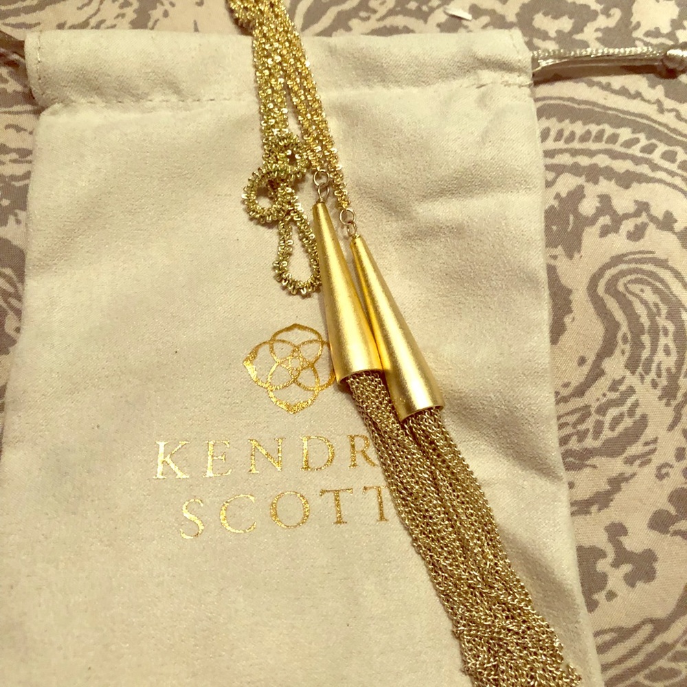 Kendra Scott necklace